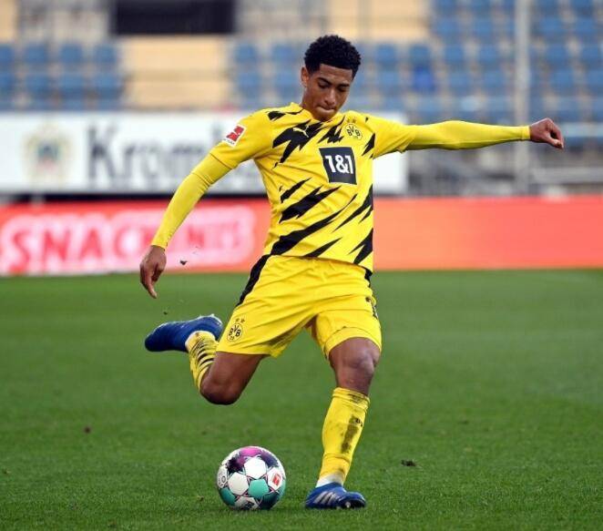 各项赛事助攻14次！奥利塞双线领跑欧冠和五大联赛助攻榜（奥利塞赛季已送14次助攻，欧冠与五大联赛助攻榜双线领跑）