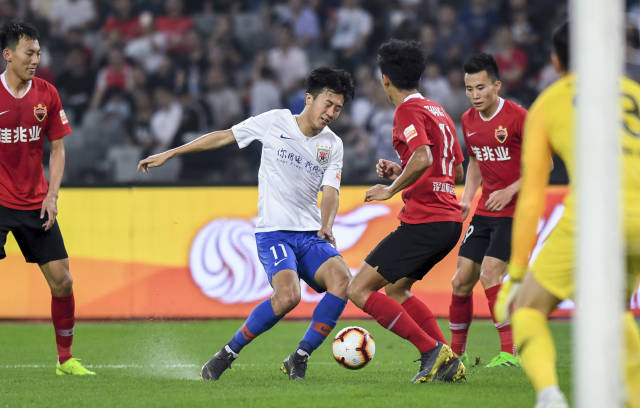 世界冠军黄雅琼、刘雨辰举行婚礼，樊振东、汪顺送上视频祝福（黄雅琼、刘雨辰喜结连理，樊振东、汪顺视频送祝福）