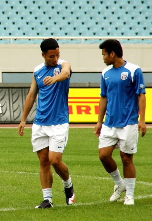 2025中足联颁奖：辽宁铁人队刘伟国当选中甲赛季最佳门将（中足联2025颁奖礼：辽宁铁人刘伟国荣膺中甲赛季最佳门将）