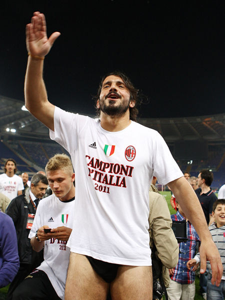 辽篮惨败广州赛后，付豪怒怼球迷，杨鸣说的实在，球迷：算啥东西（惨败广州后辽篮再起风波：付豪回怼球迷，杨鸣直言不讳，球迷喊“算啥东西”）