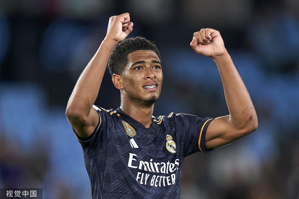 广东籍球员廖锦涛、吕焯毅参与英博队内的大连话挑战，前者胜（英博队内大连话挑战：广东籍球员廖锦涛战胜吕焯毅）