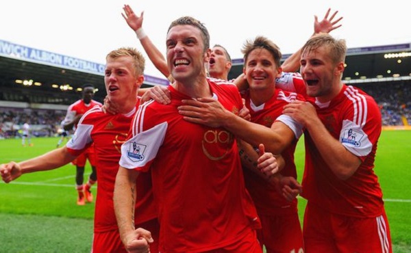 五大联赛积分榜：阿森纳2分领跑英超，巴萨4分优势领跑西甲，拜仁8分断层领先（五大联赛积分榜：英超阿森纳领先2分，西甲巴萨以4分居首，拜仁8分优势形成断层）