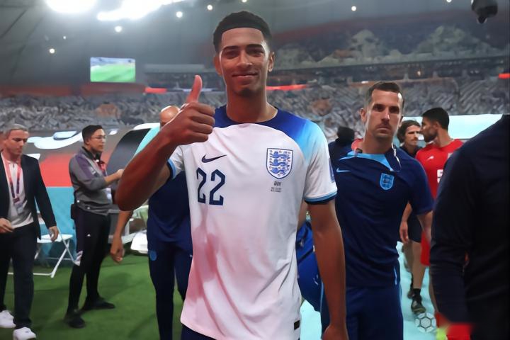 前队友：梅西教会我怎么踢球！有时我还被他怒吼！（前队友：梅西指点我踢法，有时也会对我怒吼）