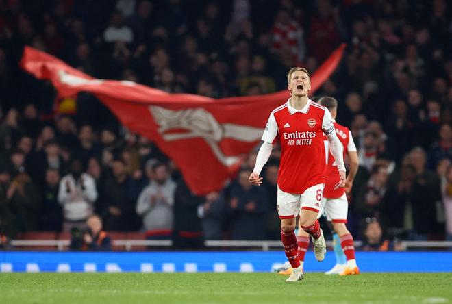 篮球CBA比赛尾声出现争议判罚引热议（CBA赛末争议吹罚掀起热议）